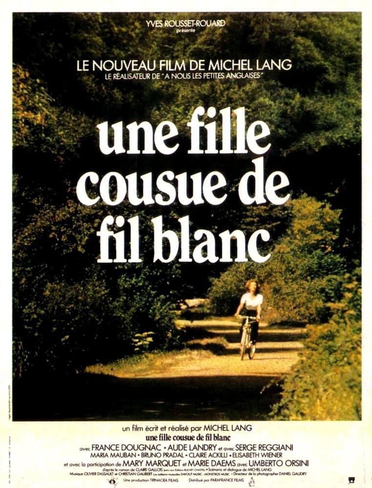 Une fille cousue de fil blanc0